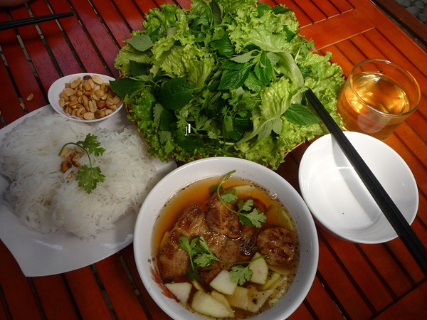 Thưởng thức món ăn ngon ở Hà Nội